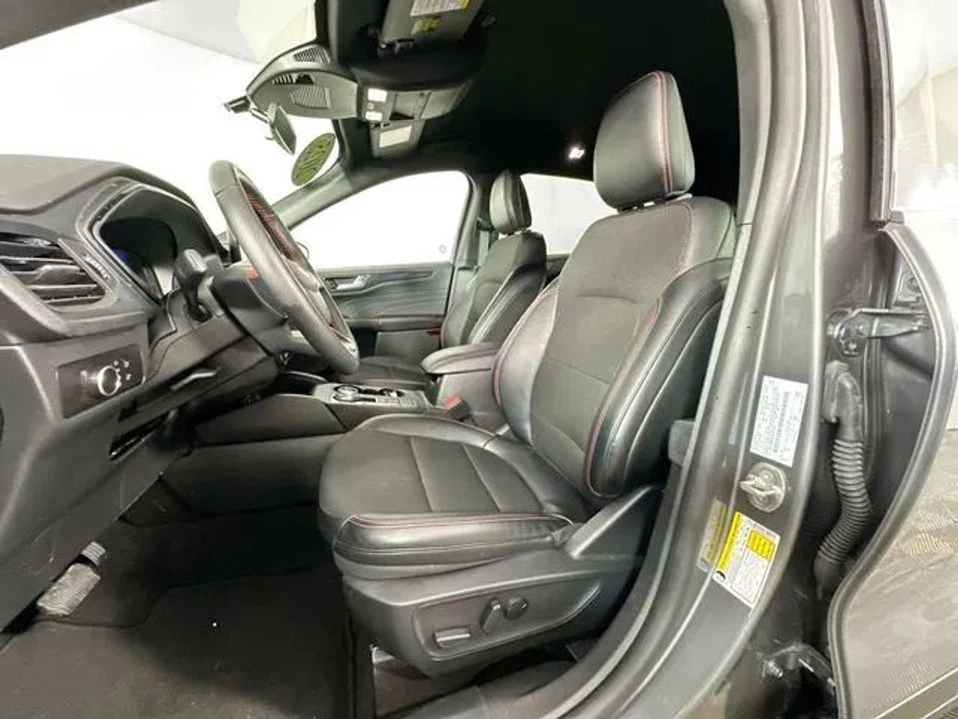 2025 Ford Escape - Image 16 of 20