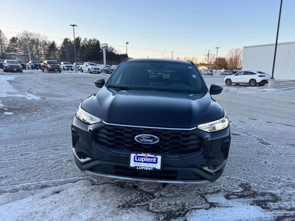 2025 Ford Escape - Image 2 of 18