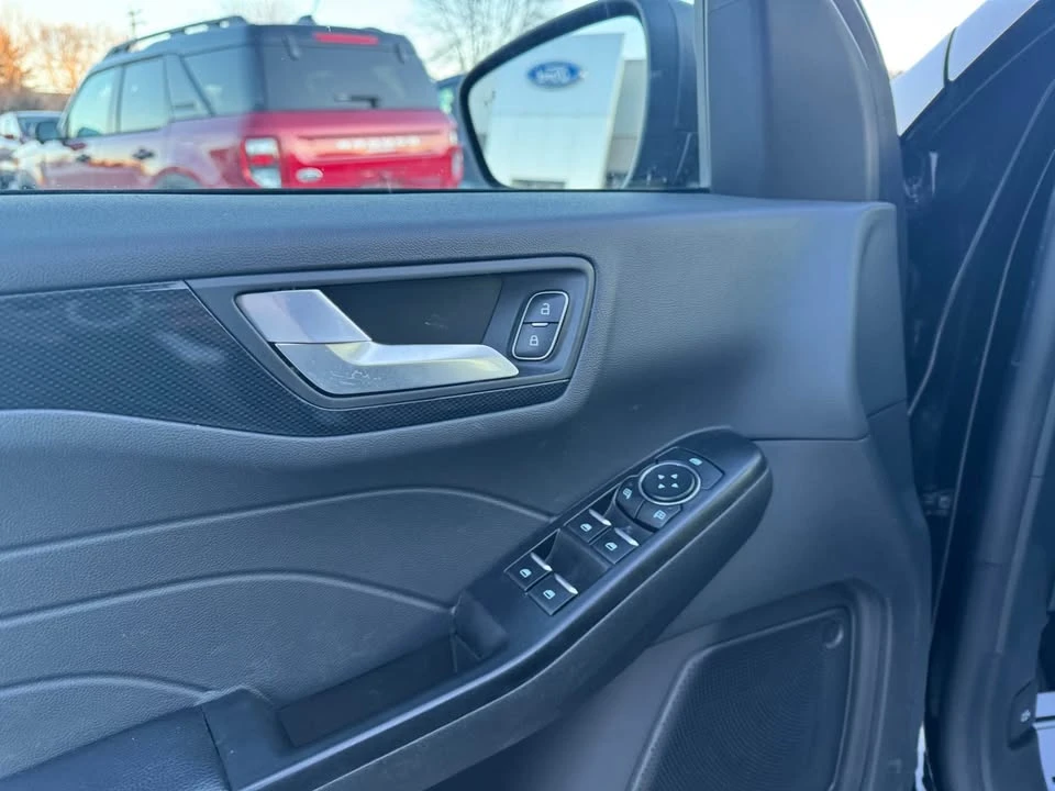 2025 Ford Escape - Image 9 of 18