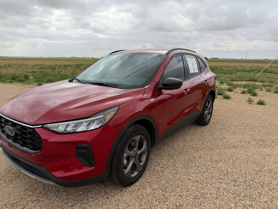 2025 Ford Escape - Image 2 of 9