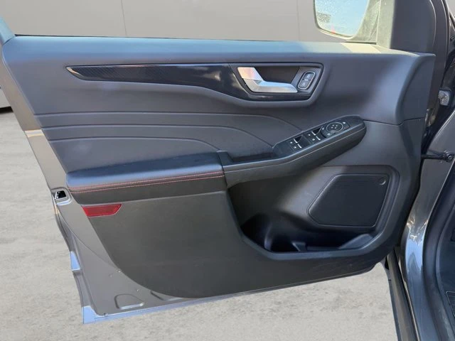 2025 Ford Escape - Image 8 of 16