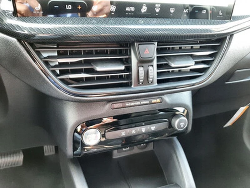 2025 Ford Escape - Image 14 of 20