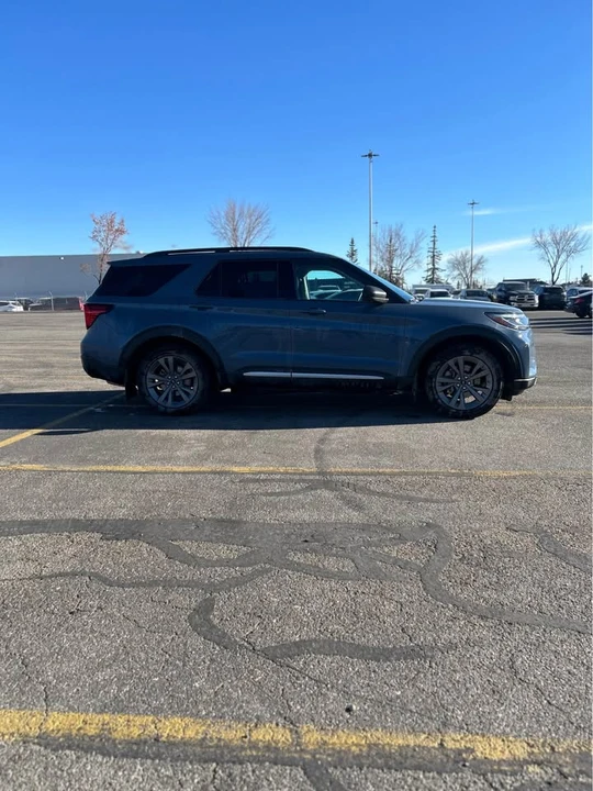 2025 Ford Explorer 6th Gen - Image 4 of 14