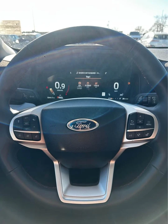 2025 Ford Explorer 6th Gen - Image 10 of 14