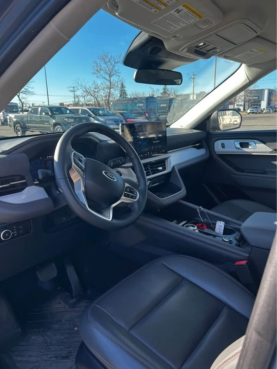 2025 Ford Explorer 6th Gen - Image 9 of 14