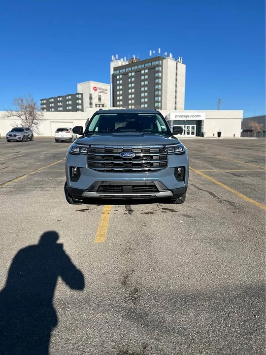 2025 Ford Explorer 6th Gen - Image 2 of 14