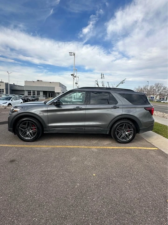 2025 Ford Explorer 6th Gen - Image 5 of 11