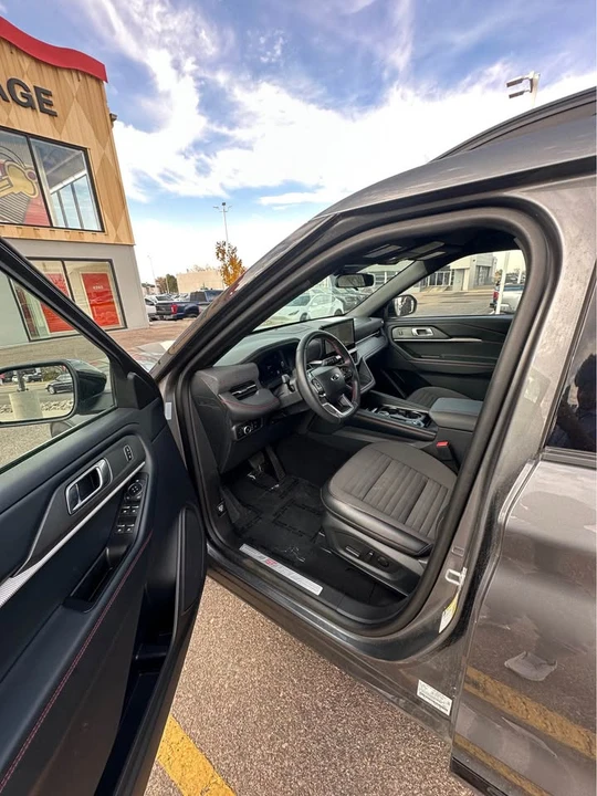 2025 Ford Explorer 6th Gen - Image 2 of 11