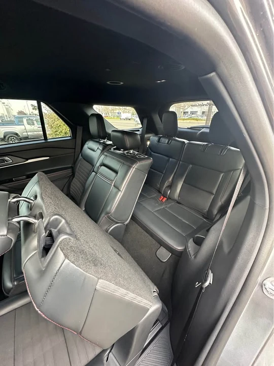 2025 Ford Explorer 6th Gen - Image 10 of 11