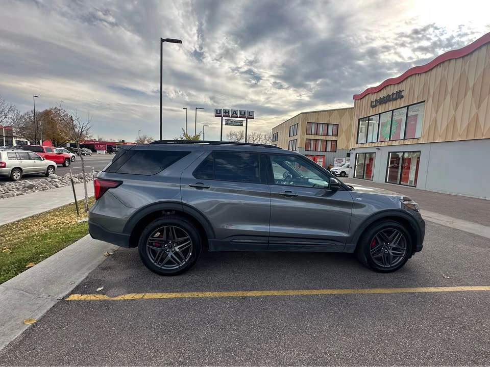 2025 Ford Explorer 6th Gen - Image 6 of 11