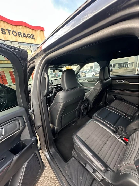 2025 Ford Explorer 6th Gen - Image 9 of 11