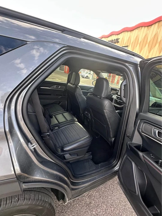 2025 Ford Explorer 6th Gen - Image 8 of 11
