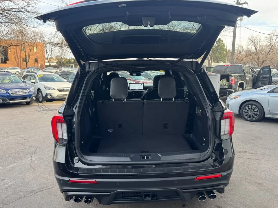 2025 Ford Explorer 6th Gen - Image 17 of 19