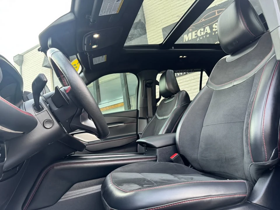 2025 Ford Explorer 6th Gen - Image 9 of 19