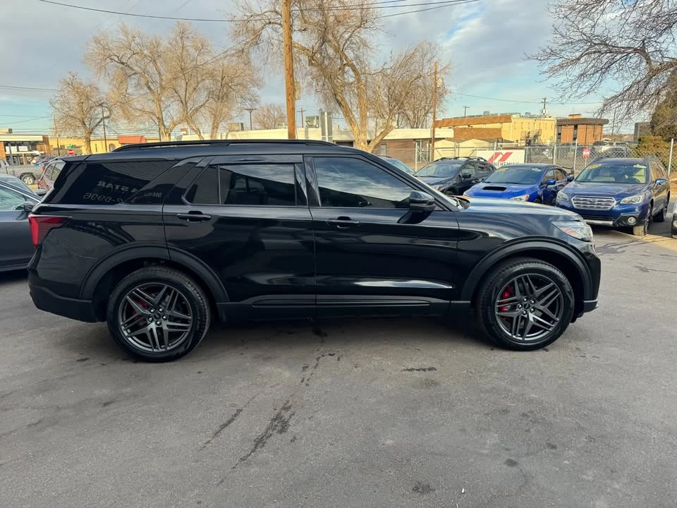 2025 Ford Explorer 6th Gen - Image 4 of 19