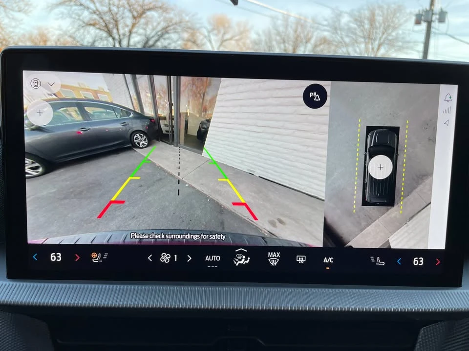 2025 Ford Explorer 6th Gen - Image 16 of 20