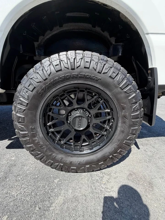 2025 Ford Super Duty 5th Gen - Image 9 of 16