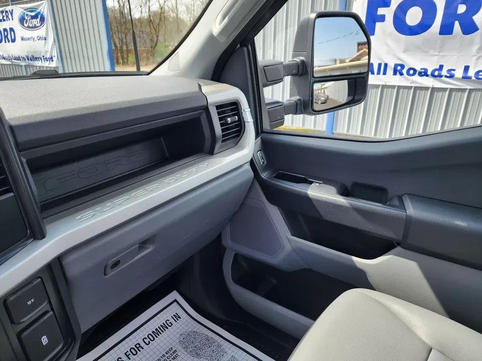 2025 Ford Super Duty 5th Gen - Image 14 of 20
