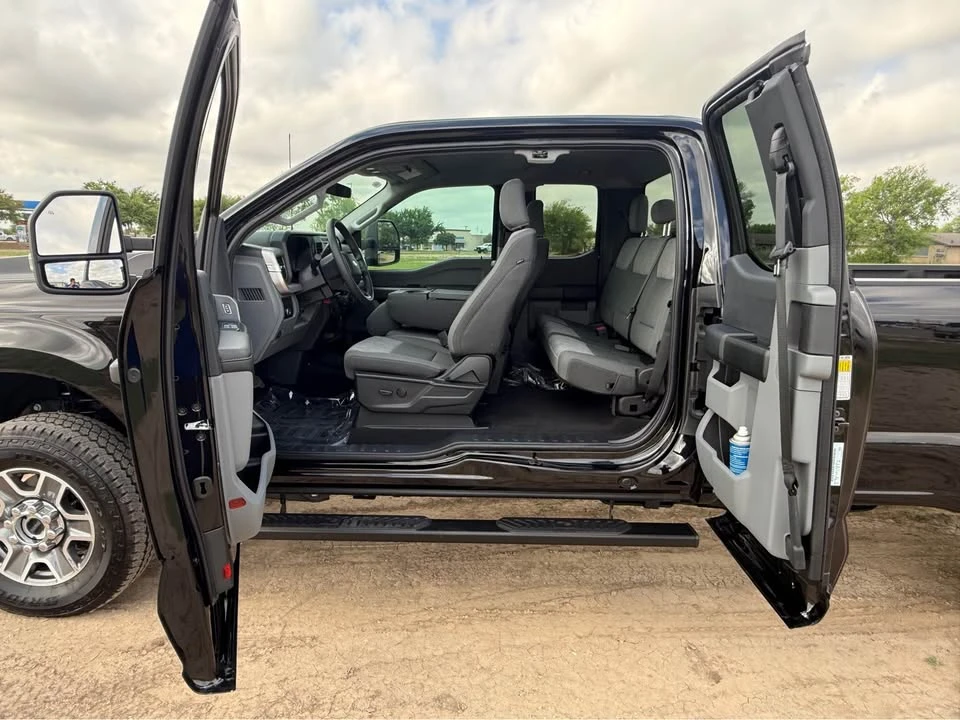 2025 Ford Super Duty 5th Gen - Image 9 of 14