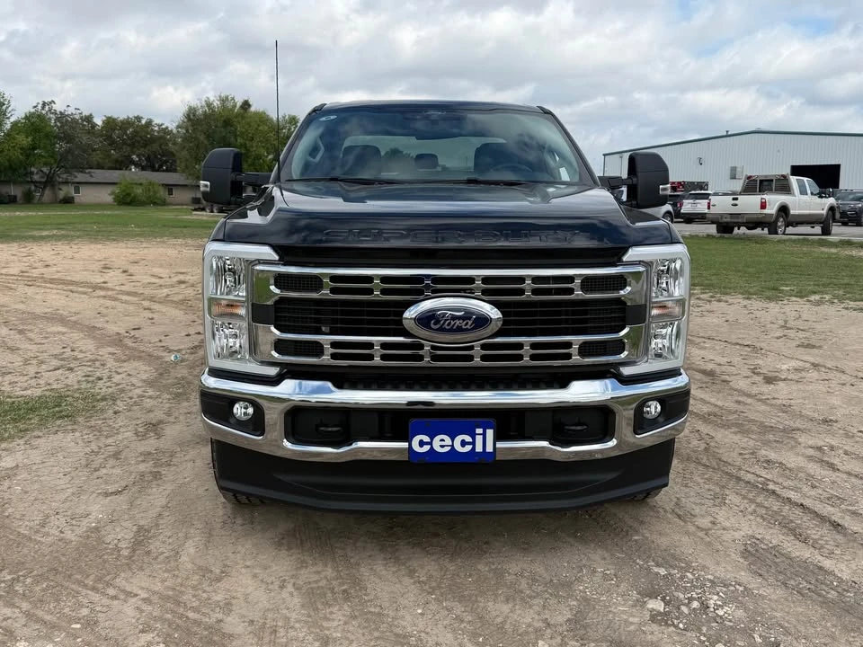 2025 Ford Super Duty 5th Gen - Image 2 of 14