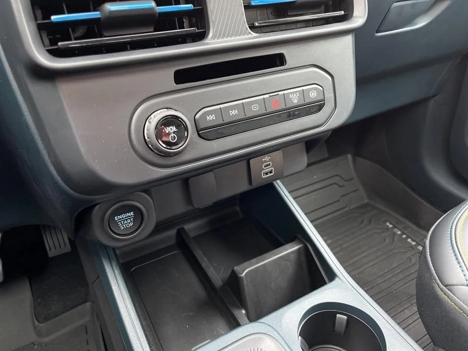 2025 Ford Maverick - Image 17 of 20