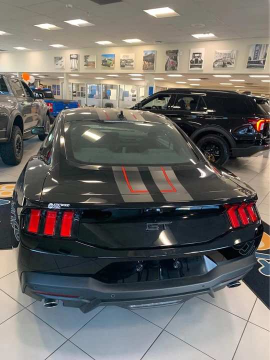 2025 Ford S650 Mustang - Image 2 of 5