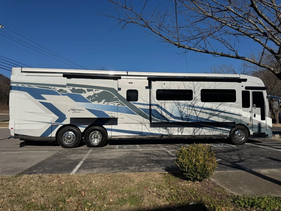2025 Freightliner - Image 3 of 12