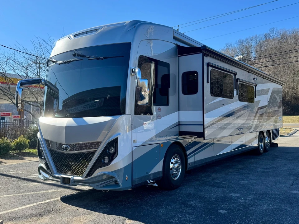 2025 Freightliner - Image 8 of 12