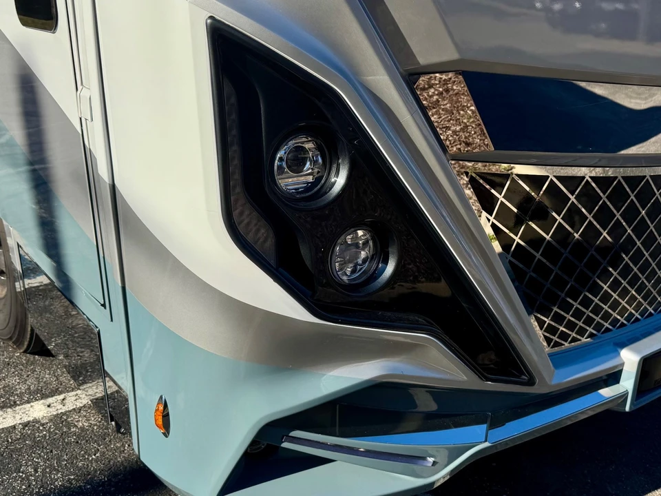 2025 Freightliner - Image 10 of 12