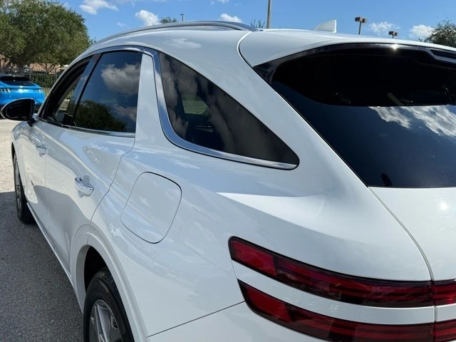 2025 Genesis GV70 - Image 15 of 21
