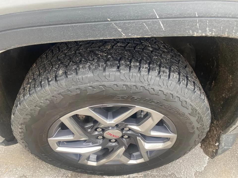 2025 GMC Sierra 5th Gen - Image 3 of 10