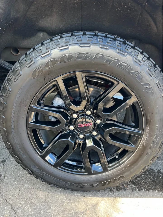 2025 GMC Sierra 5th Gen - Image 12 of 16