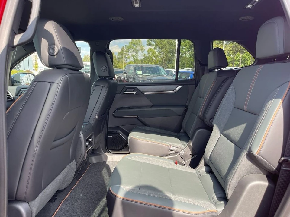 2025 GMC Acadia - Image 11 of 12
