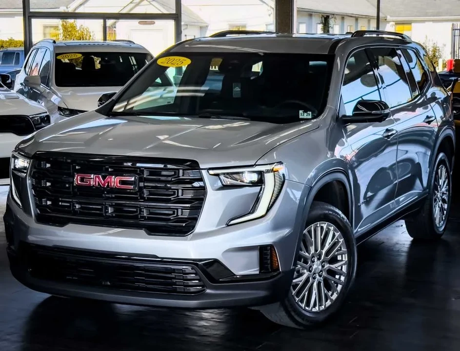 2025 GMC Acadia - Image 8 of 21