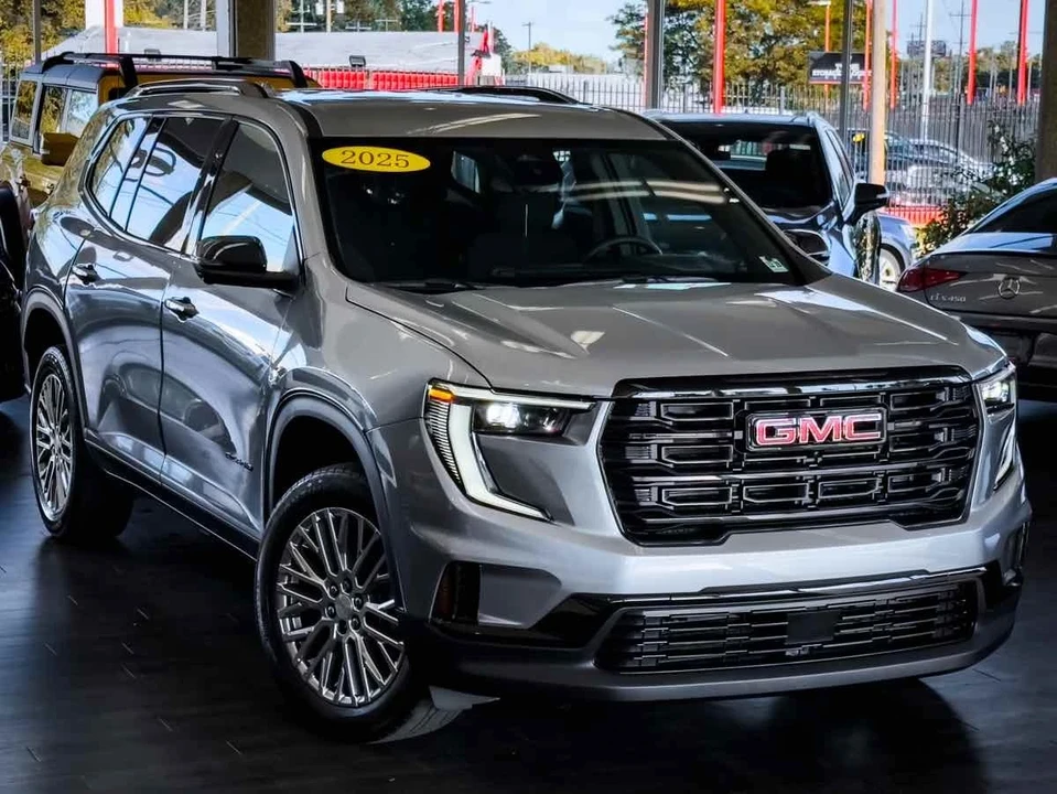 2025 GMC Acadia - Image 2 of 21