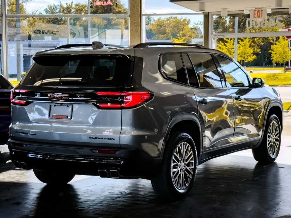 2025 GMC Acadia - Image 15 of 21