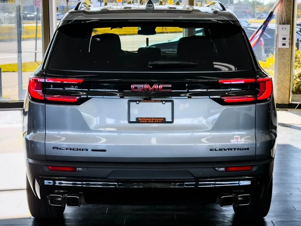 2025 GMC Acadia - Image 14 of 21