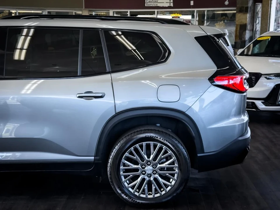 2025 GMC Acadia - Image 11 of 21
