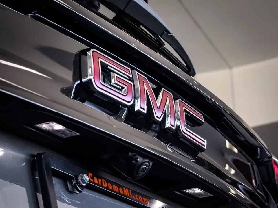 2025 GMC Acadia - Image 21 of 21