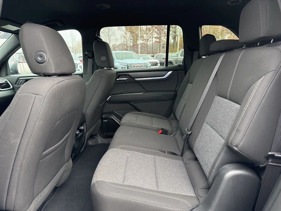 2025 GMC Acadia - Image 11 of 12