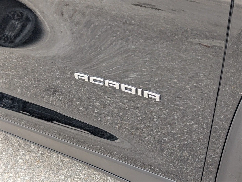 2025 GMC Acadia - Image 10 of 12