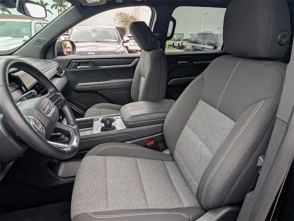2025 GMC Acadia - Image 11 of 12
