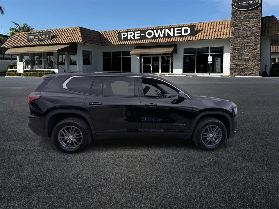 2025 GMC Acadia - Image 8 of 12
