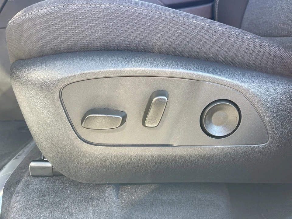 2025 GMC Acadia - Image 10 of 21