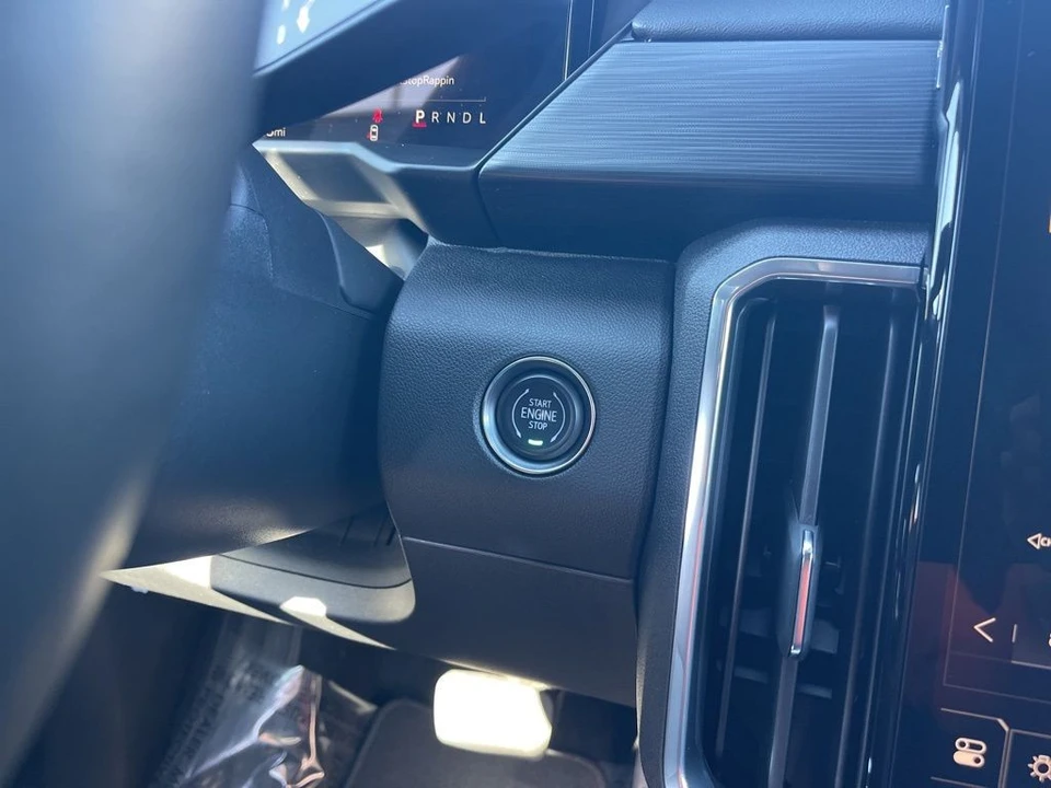 2025 GMC Acadia - Image 19 of 21