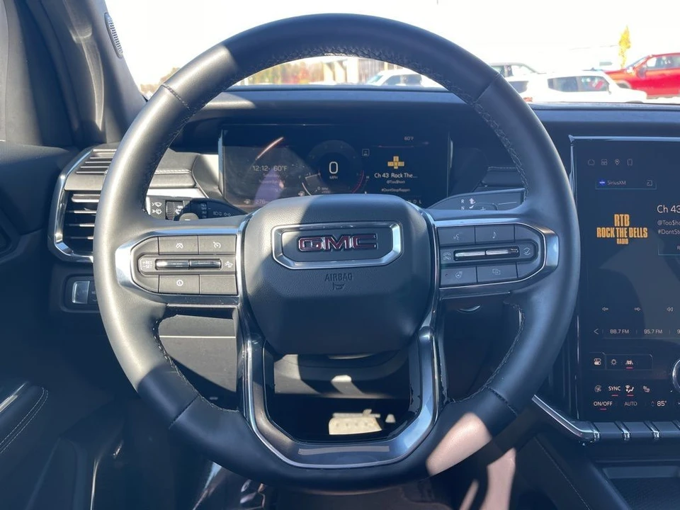2025 GMC Acadia - Image 14 of 21