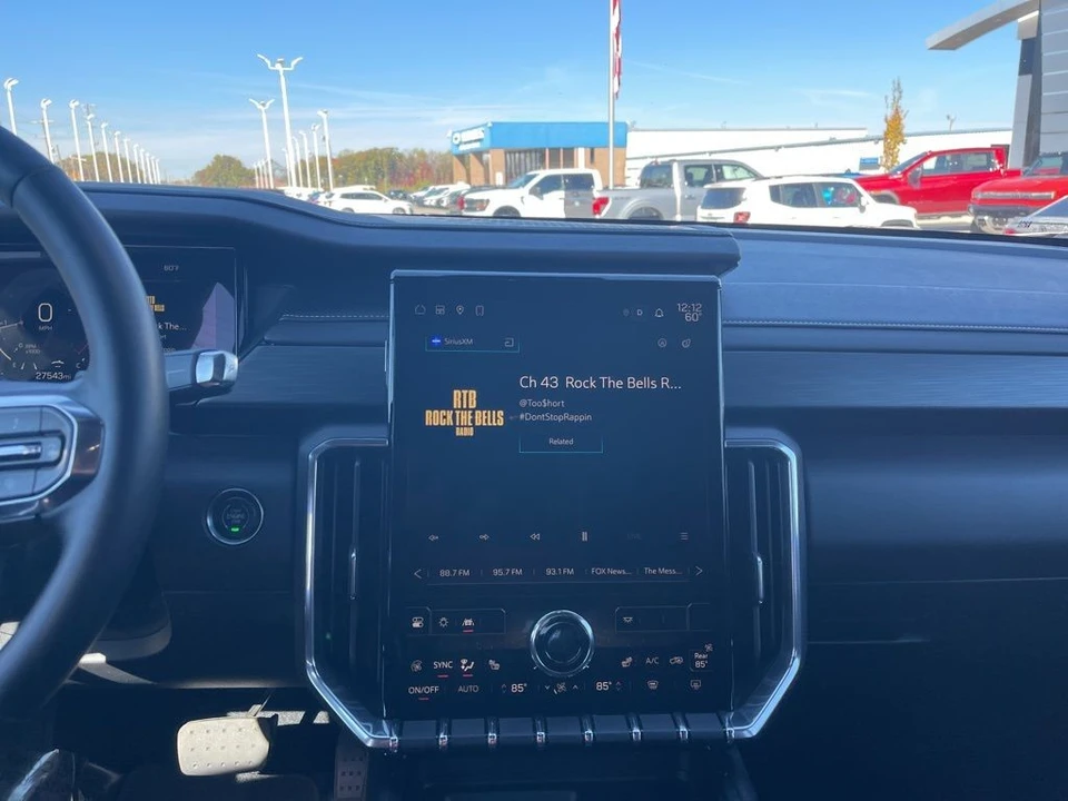 2025 GMC Acadia - Image 17 of 21