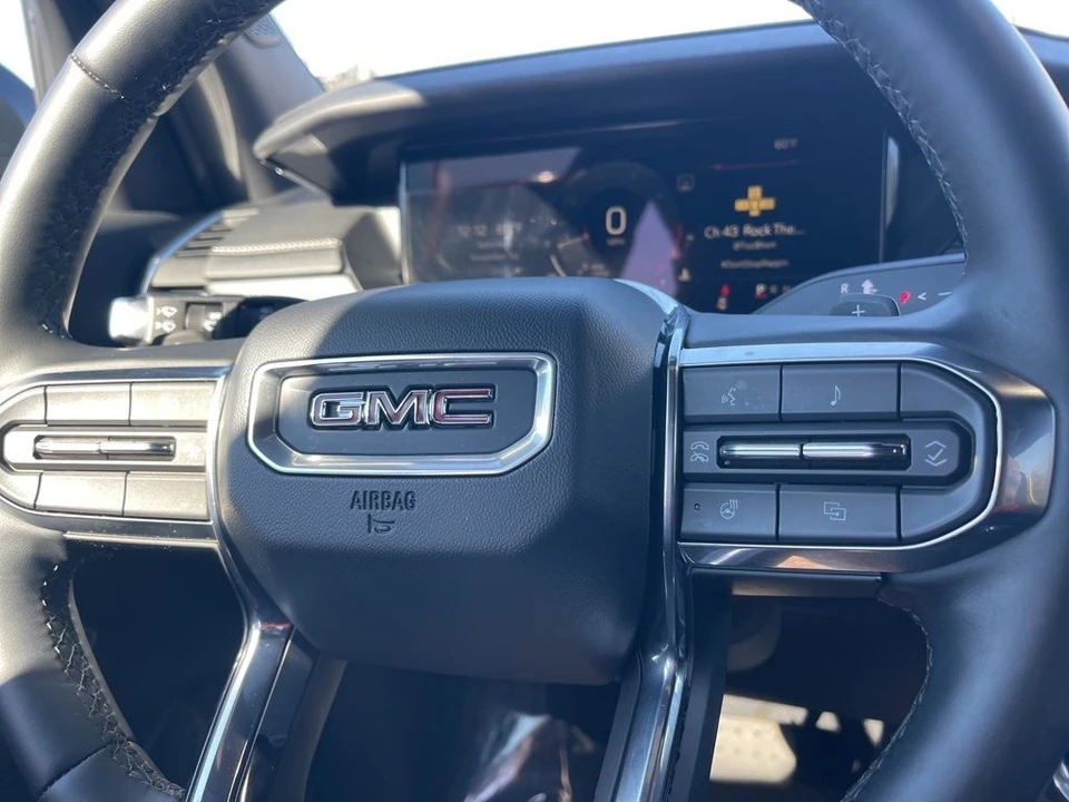 2025 GMC Acadia - Image 16 of 21
