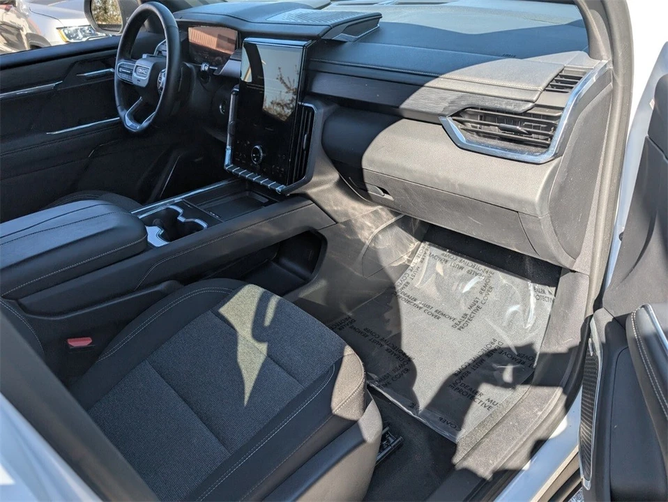 2025 GMC Acadia - Image 19 of 21