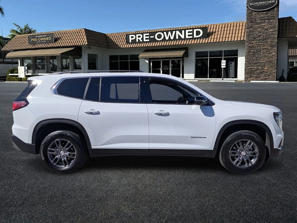 2025 GMC Acadia - Image 8 of 12